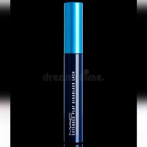 Mac Extended Play Perm Me Up Lash (Black)
